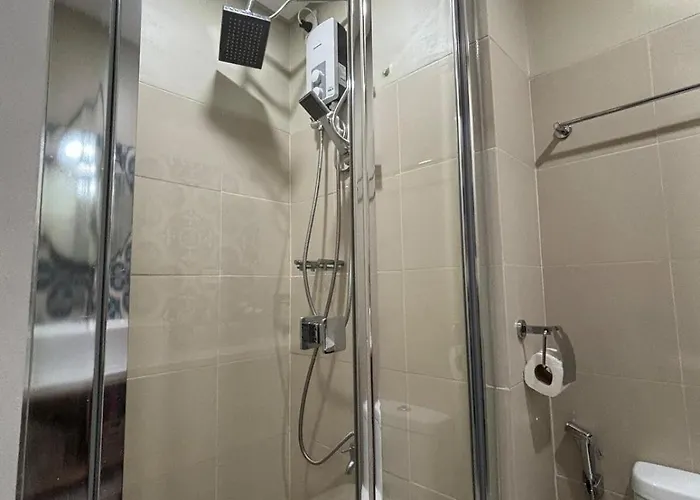 The Lay-by Fame Mrt Megamall Greenfield Greenhills Apartment *